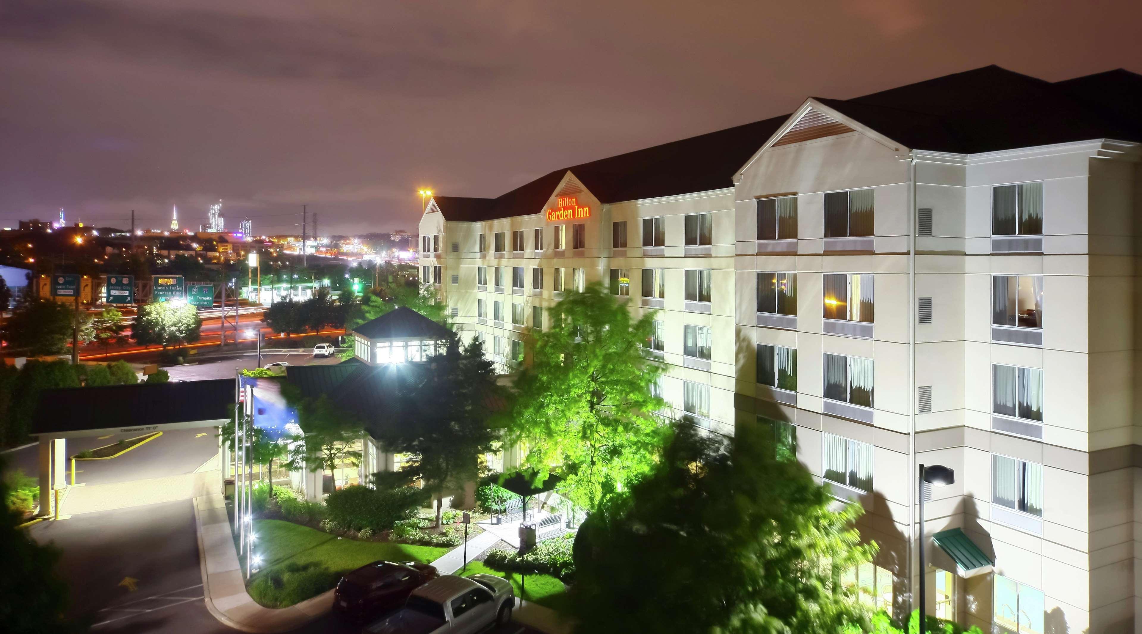 Hilton Garden Inn Secaucus/Meadowlands Bagian luar foto